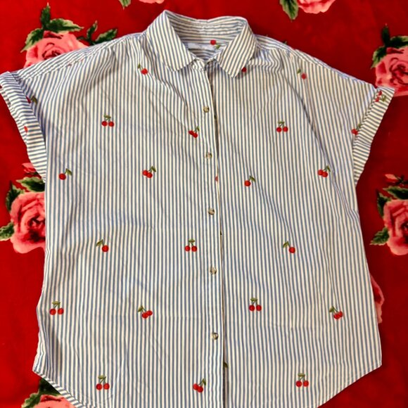 UNTUCKit “Charlotte” Cherry Embroidered Button-Down Shirt – Size M - Picture 5 of 16